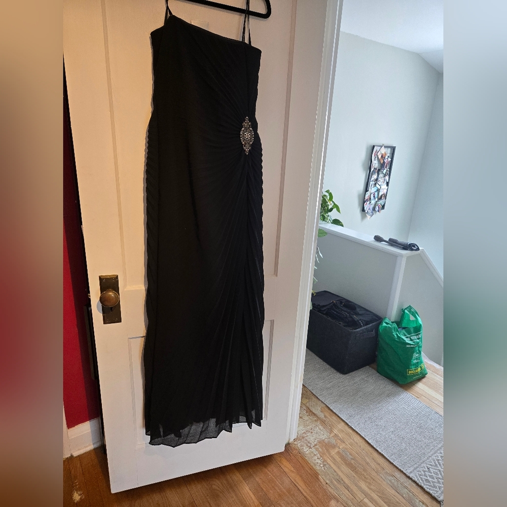 Joseph Ribkoff Elegant Pleated Black Strapless Evening Gown Jeweled Accent 12